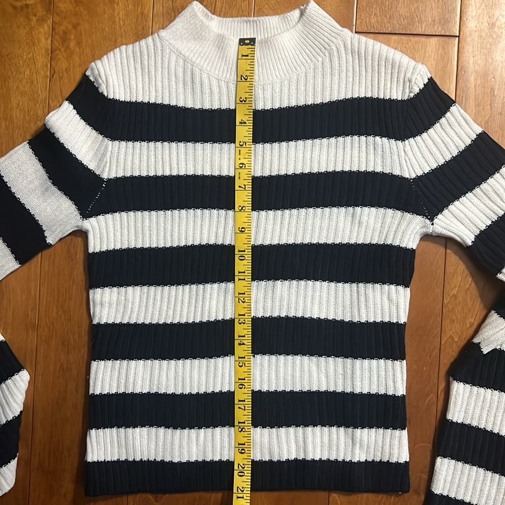 DIVIDED by H&M Striped Black and White Women's Sweater Size M Coastal Casual - Picture 6 of 6